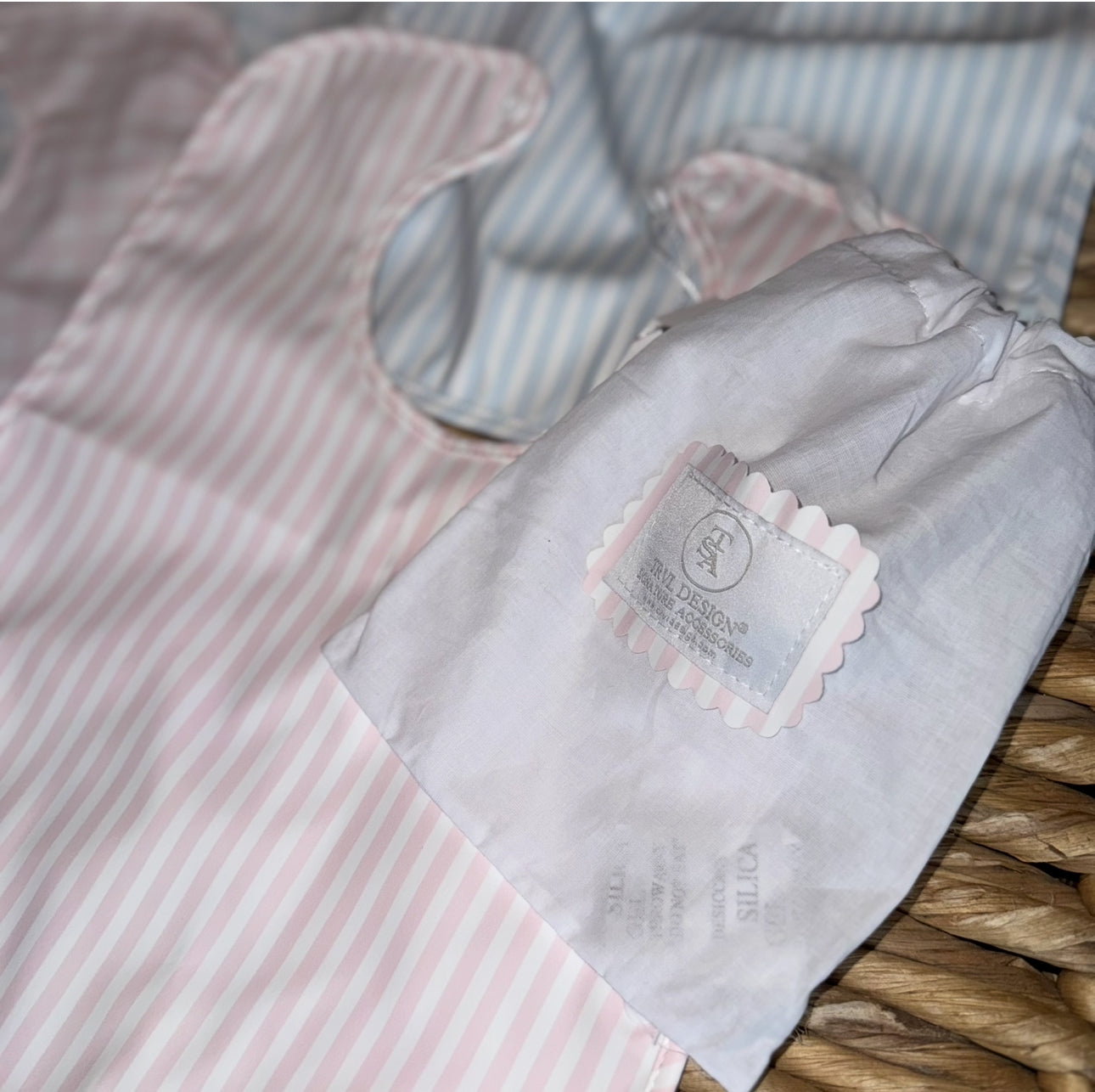SALE: TRVL Bib